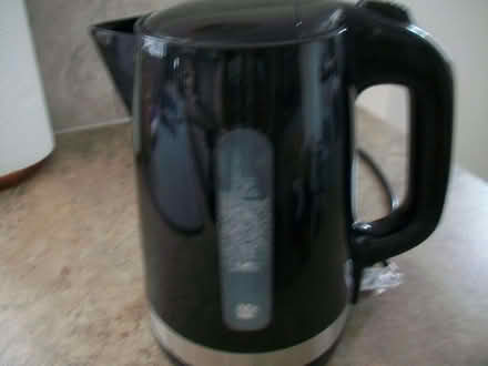 Photo of free black cordless electric kettle (Wombourne WV5) #1