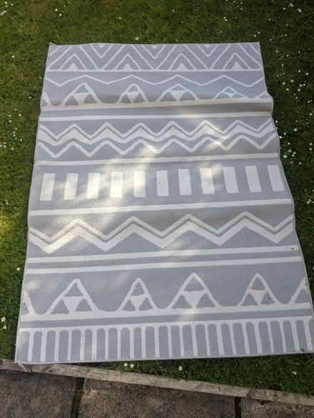 Photo of free Small rug (Abingdon, OX14 3TD) #1