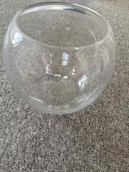 Photo of free Glass flower vase (Barnes SW13) #1