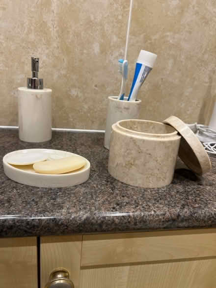 Photo of free Bathroom set (Braunston) #2
