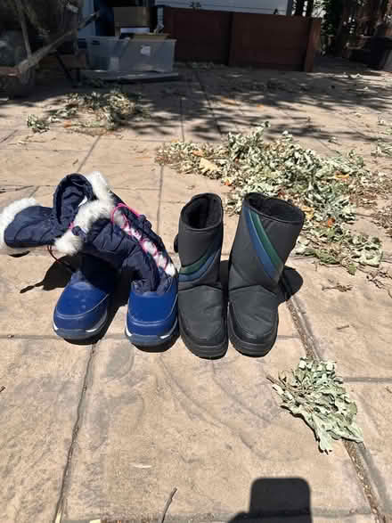 Photo of free Snow boots girl size 4 (Lafayette) #2