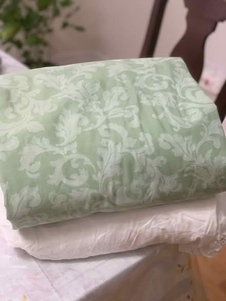Photo of free Duvet cover and queen bed sheet set (Markham) #3
