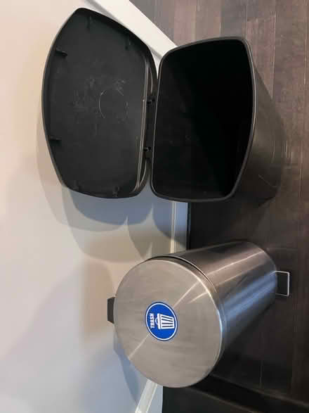 Photo of free trash & recycling bins (Washington, DC, 20003) #3