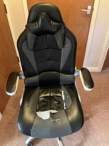 Photo of free Gaming chair (Little Chester DE1) #2