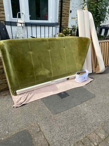 Photo of free Super king velvet bed (La31rq) #4