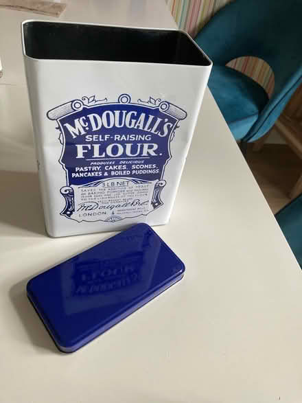 Photo of free retro style self raising flour tin (Sciennes EH9) #1