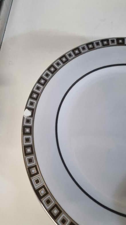 Photo of free 8 dinner plates (Morland CA10) #3