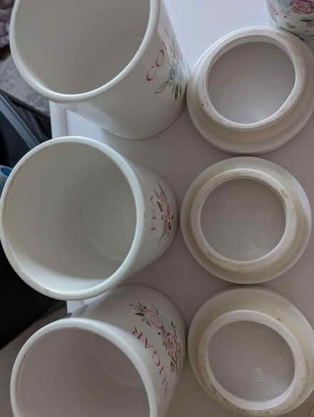 Photo of free Kitchen ceramic containers & 4 mugs (Gosport PO12) #3