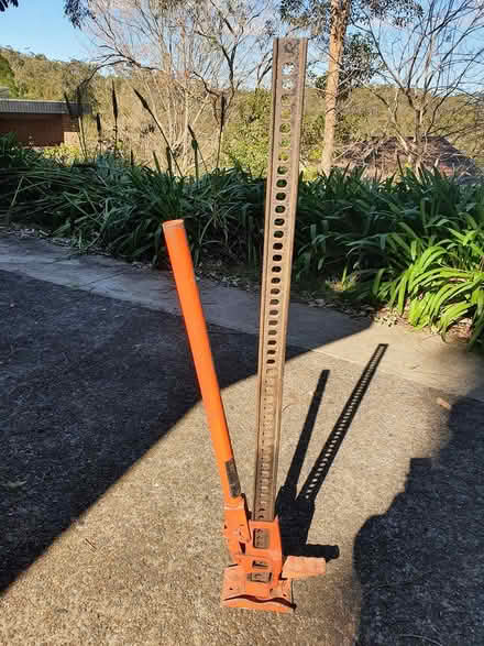Photo of free 4 WD lifting jack (Mount Kuring-gai NSW 2080) #1