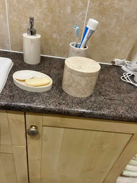 Photo of free Bathroom set (Braunston) #3