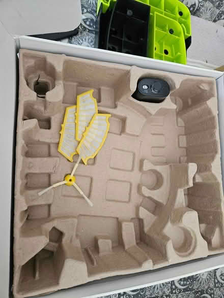 Photo of free iRobot roomba vacuum (Bedford Rd area SG6) #3