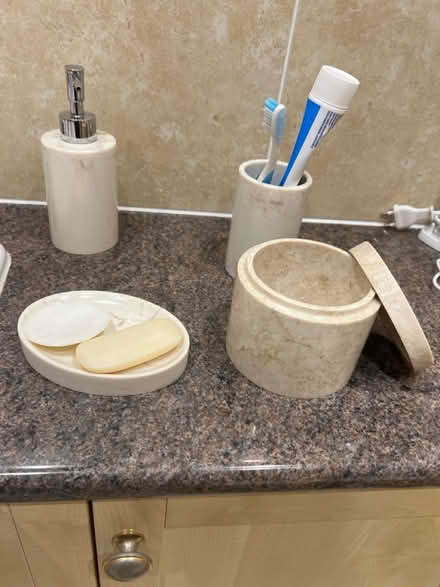 Photo of free Bathroom set (Braunston) #1