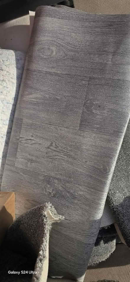 Photo of free New carpet, vinyl and underlay (DE24) #1