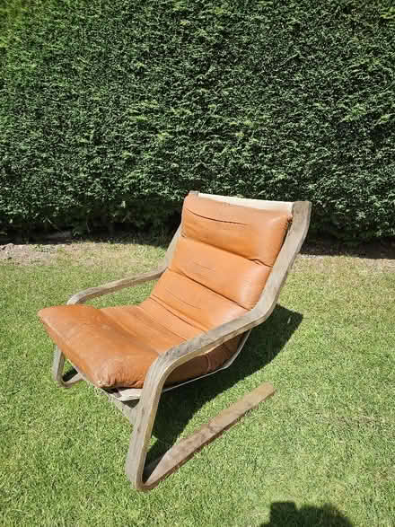 Photo of free S shape chair (Spacey Houses HG3) #1