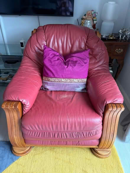 Photo of free 3 seater and 2 armchair (North Ascot SL5) #3