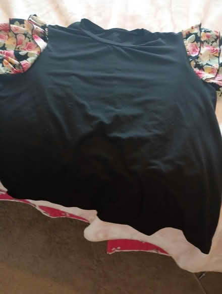 Photo of free Flower black top (South ockendon RM15) #2