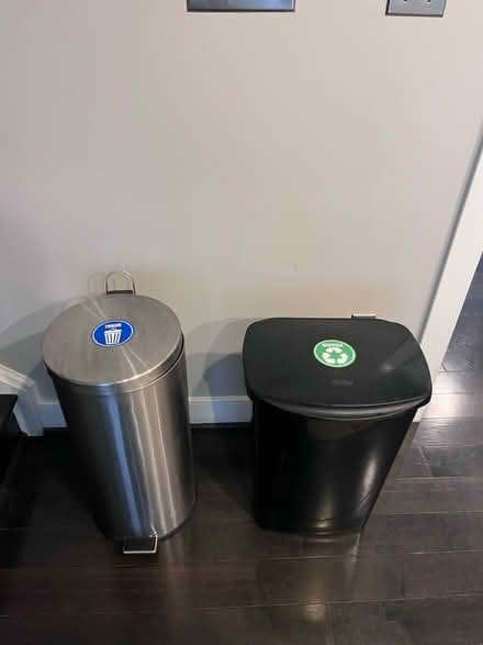 Photo of free trash & recycling bins (Washington, DC, 20003) #1
