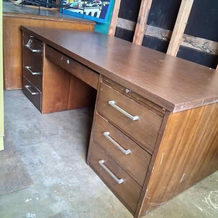Photo of free Desks (15805 se 12th pl bellevue) #1