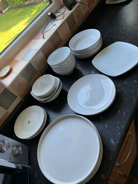 Photo of free A collection of plates & bowls (Heath Hayes WS11) #1