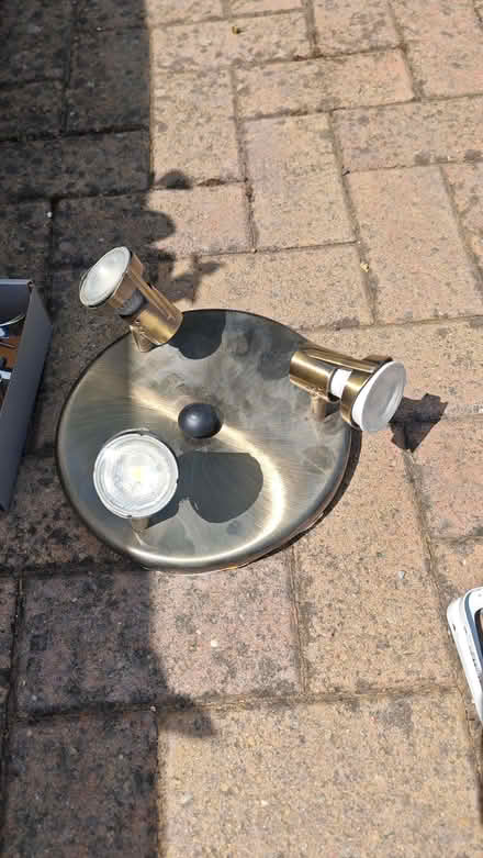 Photo of free ceiling light fixture with 3 GU10 Led lights (Woodley RG6) #1