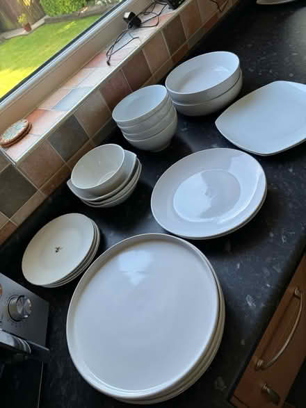 Photo of free A collection of plates & bowls (Heath Hayes WS11) #2