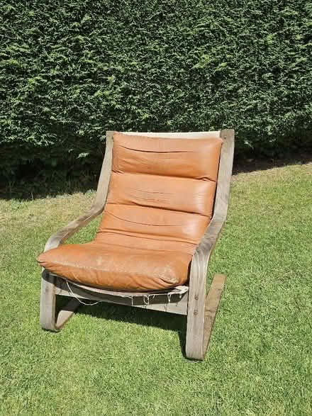 Photo of free S shape chair (Spacey Houses HG3) #2