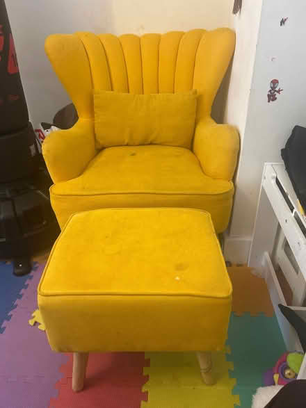 Photo of free Yellow armchair with footrest (Hanwell W7) #3