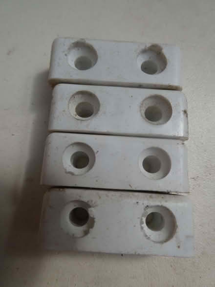 Photo of free plastic assembly brackets (Whitestake PR4) #1