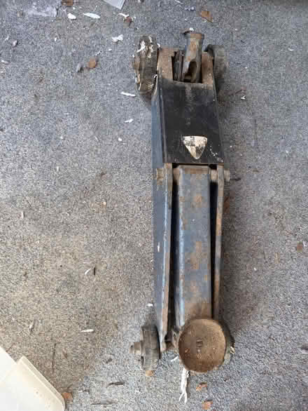 Photo of free Trolley jack (Caversham Heights RG4) #1
