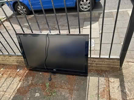 Photo of free Tv (SW4 111 Manor street) #2