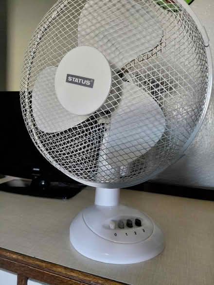 Photo of free 3 speed desk fan (Rowner PO13) #1