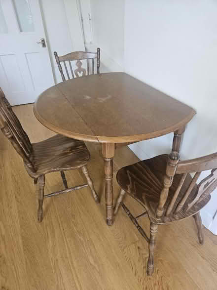 Photo of free Round kitchen table and 3 chairs (East Sheen SW14) #1