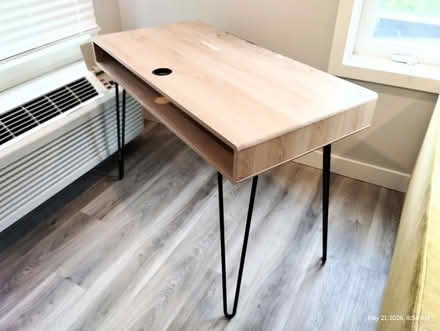 Photo of free Small desk w' metal legs (19124) #1