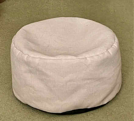 Photo of free pouffe/footrest (Kentwood RG30) #1