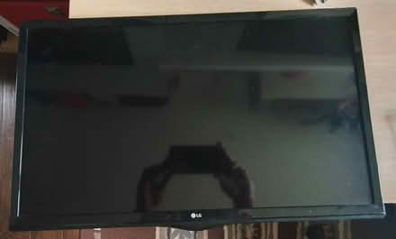 Photo of free 24" Non smart TV (Honiton EX14) #3