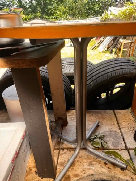 Photo of free Round table (Ub60ln) #2
