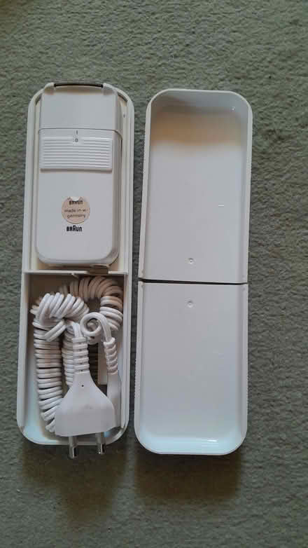 Photo of free Braun ladies shaver (Loughton IG10) #1