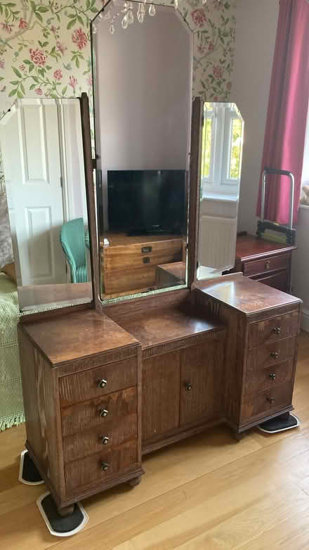 Photo of free Solid oak dressing table (Great Denham MK40) #1