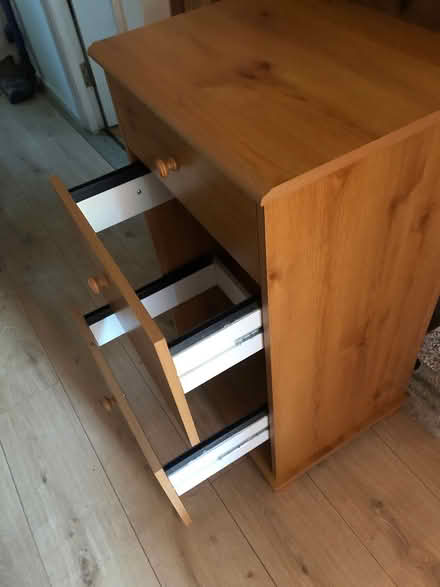 Photo of free small unit with draws (N19 Archway) #4