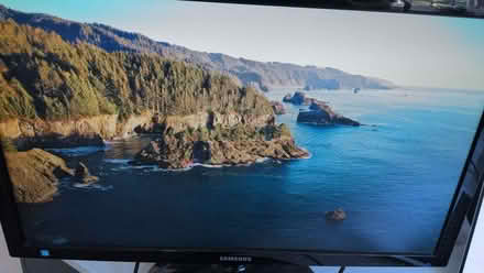 Photo of free 24" Samsung computer monitor (Priorslee TF2) #1