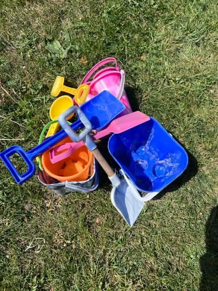 Photo of free Kids bucket and spades selection (St Albans AL3) #1