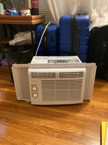 Photo of free AC window unit (Tufts) #1