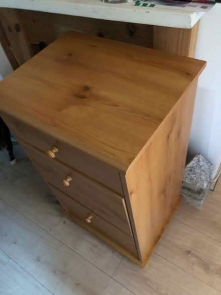 Photo of free small unit with draws (N19 Archway) #1