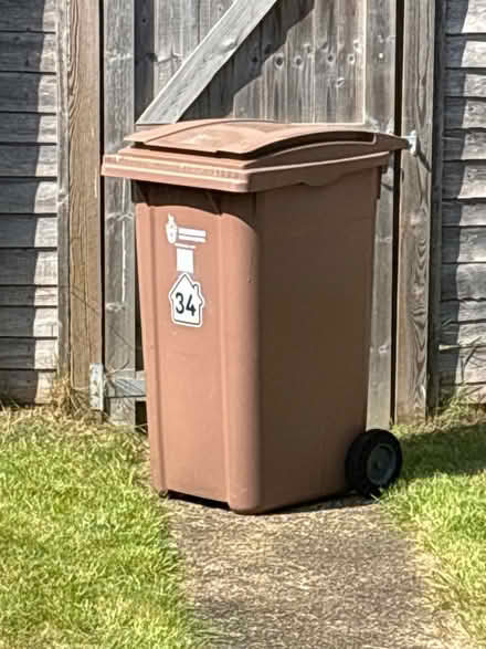 Photo of free brown wheelie bin (Sonning RG4) #1