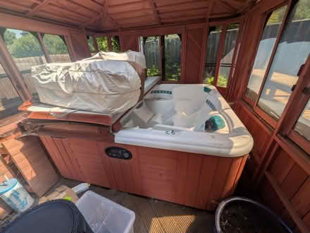 Photo of free Hot tub (Sandy SG19) #1