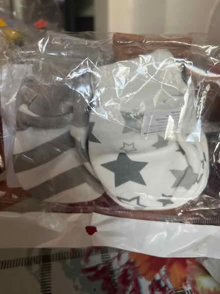 Photo of free 6 pair of mittens (Ub60ln) #1