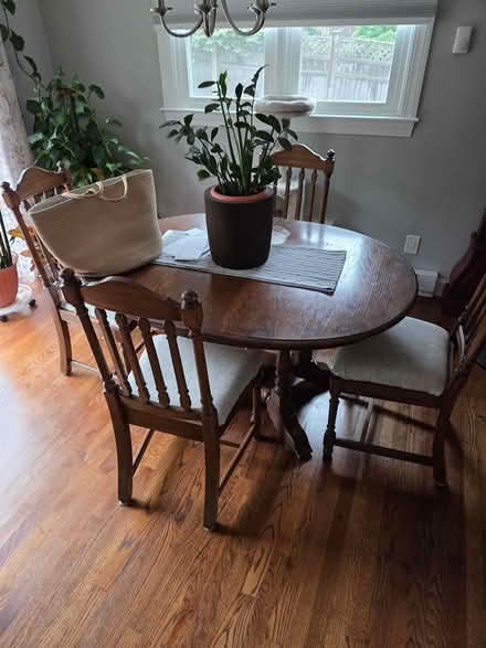 Photo of free Dining room table, 4 chairs (Rutland mass) #1