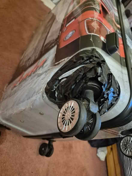 Photo of free Medium size Hard shell luggage (EH16) #3