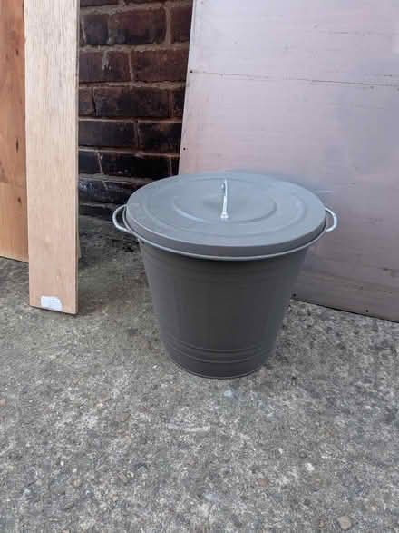 Photo of free Small bin (Kiveton Park, S26) #1