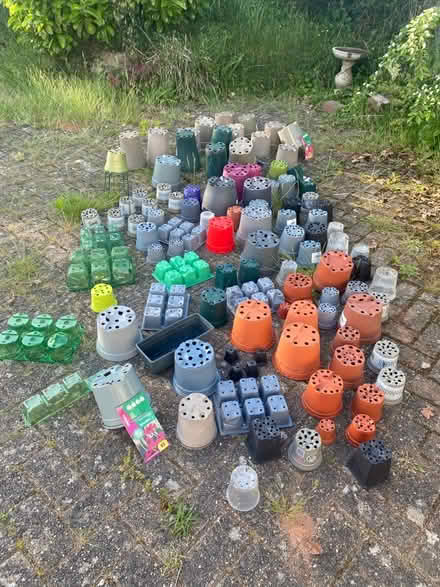 Photo of free Plant potting pots - assorted sizes (Wolverley DY11) #1
